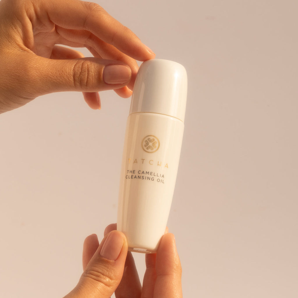 The Camellia Cleansing Oil Cleansing Oil for Daily Skin Care and Moisture Support