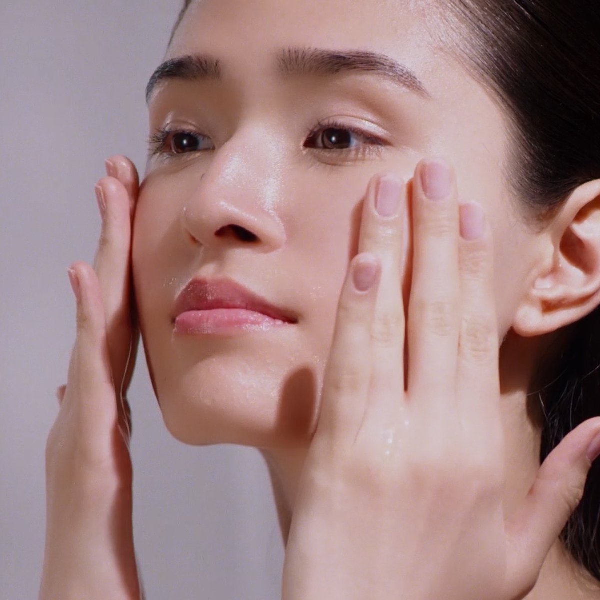 The Camellia Cleansing Oil Cleansing Oil for Daily Skin Care and Moisture Support